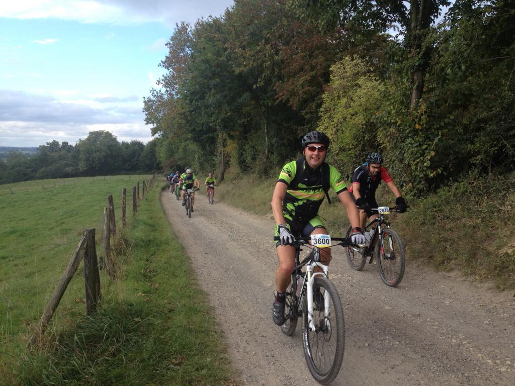 Jos Buijsman op de mountainbike tijdens een tocht